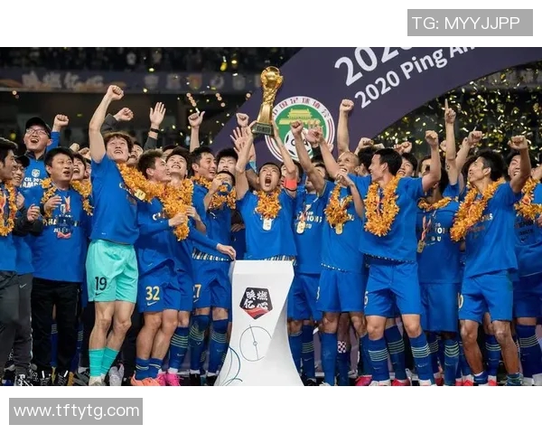 武汉迎来足球巨星加盟引发球迷热议与期待 武汉迎来足球巨星加盟引发球迷热议与期待